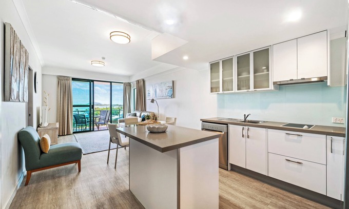 Maroochydore Apartment | One bedroom unit with stunning river views opposite Cotton Tree Park
