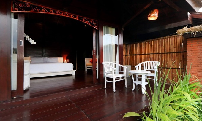 Kenderan Villa | One Bedroom Villa overlooking to Rice Field