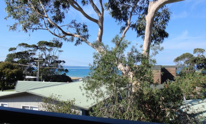Lorne Apartment | One block from the surf beach, ocean views