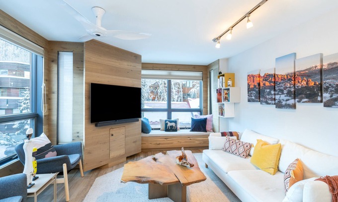Telluride Condo | One block walk to gondola, ski lockers downstairs, River Trail close by!