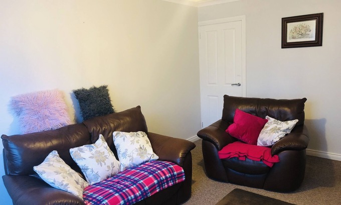 Lisburn House | One min from M1 motorway ☘️ Pets welcome. fur babies need a staycation too 🐶