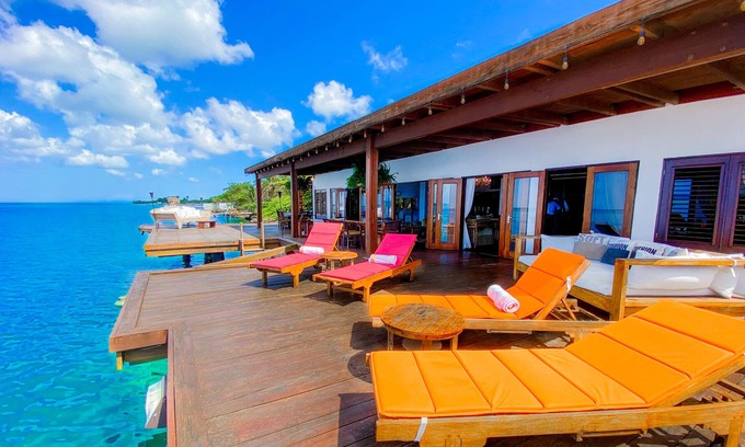 Savaneta House | One-of-a-kind 4 br 8-10 overwater home!