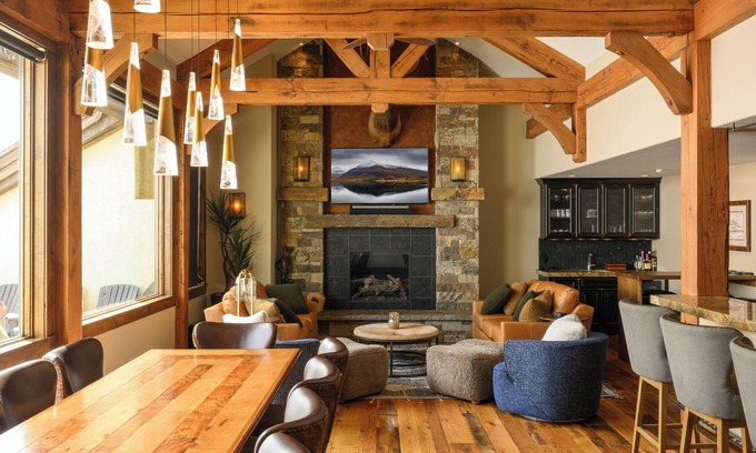 Crested Butte Condo | One-of-a-kind Ski-in/out Mountain Experience! Private HOT TUB!