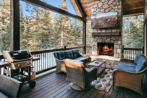 Duck Creek Village House | One of a Kind Cabin, Covered Deck, Spa, and Games
