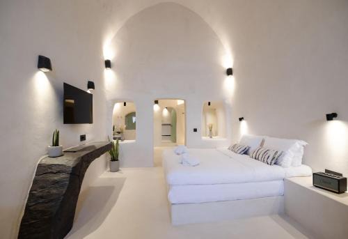 Oia Apartment | One of One - Aurelia