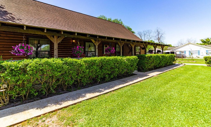 Pasadena Cabin | One of the few Cabins in the area!