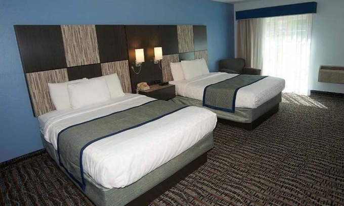 Sandwich House | One Room Suite With 2 Queen Beds at Sandwich Lodge & Resort