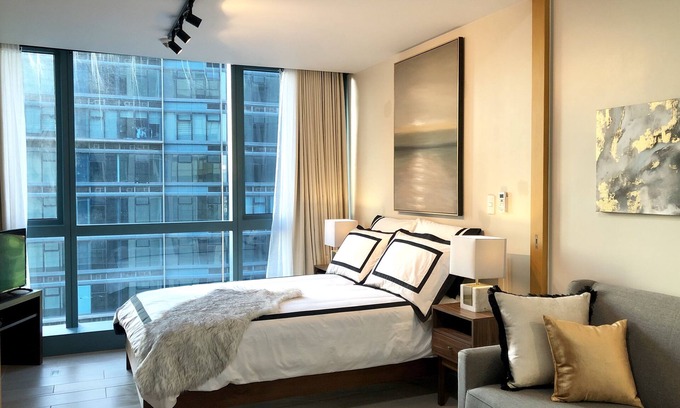 Bonifacio Global City Hotel | One Uptown Residence BGC across Grand Hyatt