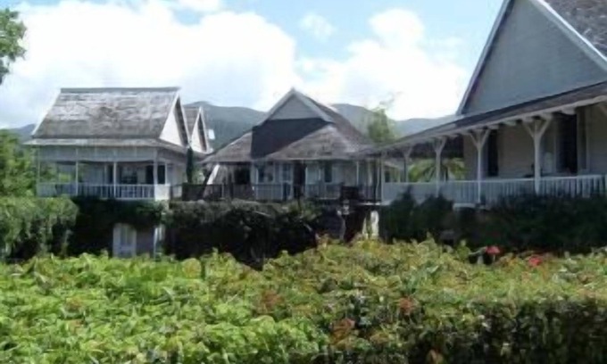 Trenchtown Cottage | *One Week RENT FREE* Blue Mountain Lofts from $50/Night