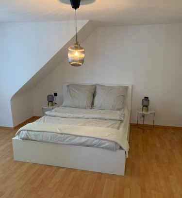 Hallschlag Apartment | OneFlats Stuttgart near Wasen, Mahle, Daimler, Bosch