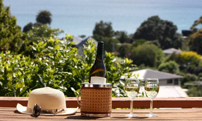 Onetangi Cottage | ONETANGI BAY VIEWS - ONETANGI HOLIDAY HOME, with a garden in Onetangi