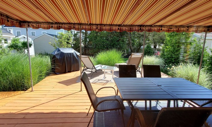 Stone Harbor House | Only 3 Blocks to the Beach and 1 Block to the Bay with Gorgeous Sunsets!