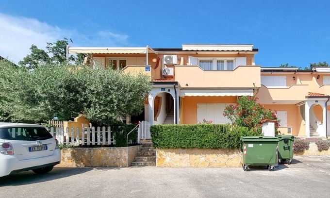 Lovrecica Apartment | Only 70 metres to the crystal-clear Adriatic Sea with private balcony