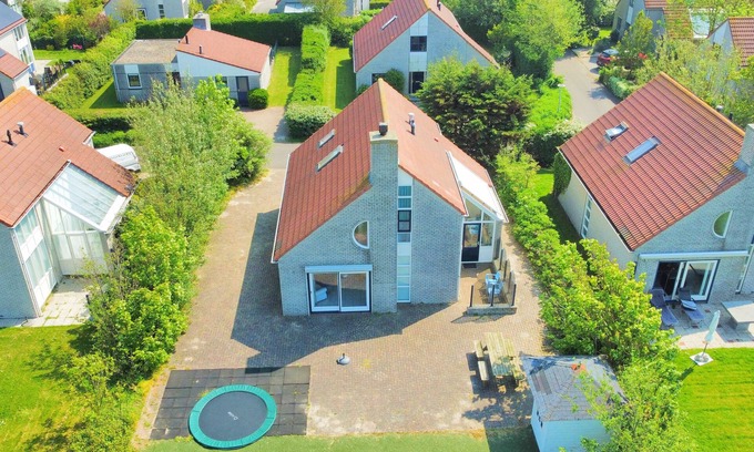 Julianadorp House | Oogduyne 133, luxe villa for 10 people, pets allowed
