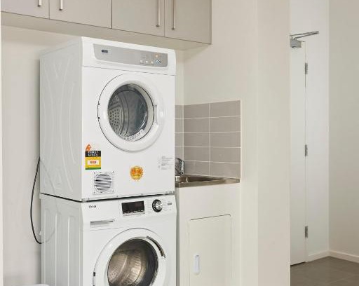 Malvern East Apartment | Open and Flowy 1 Bedroom Apartment in Chadstone