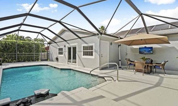 San Carlos Park House | ☀️Open, private pool home! Close to beaches, shopping, golf and baseball.