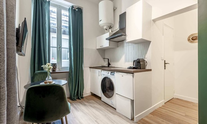 Vivienne Apartment | Opera - Studio Apartment, Sleeps 2