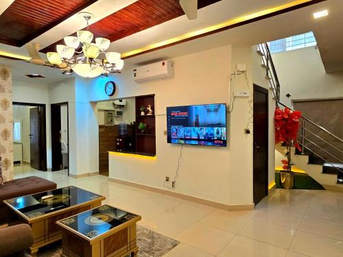 Islamabad House | Opulent 5-BHK Entire House in Bahria Town Phase 3