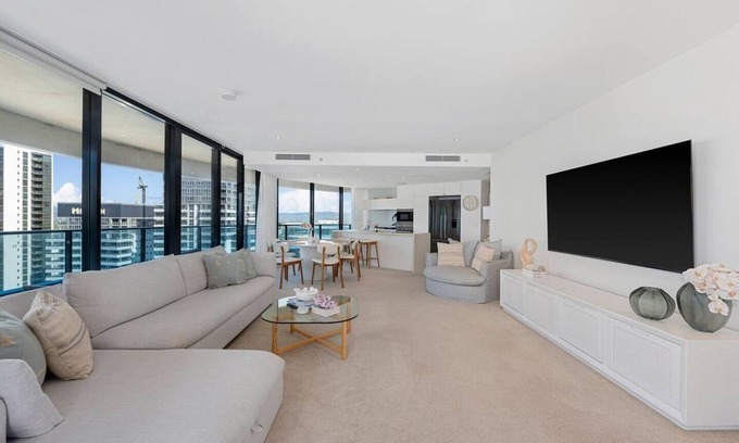 Broadbeach Apartment | Oracle - Best in Broadbeach
