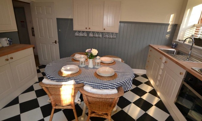 Maldon Apartment | Orange Blossom / 3-bed home on Osea Island, Essex
