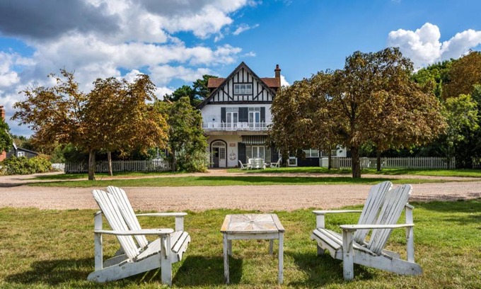 Maldon Apartment | Orange Blossom Osea Island Escape for 6