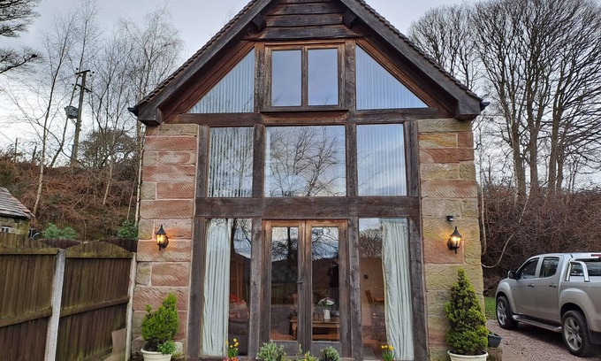 Checkley Cottage | ORCHARD COTTAGE, pet friendly, character holiday cottage in Cheadle