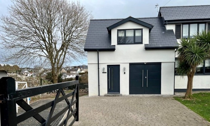 Bridgend Cottage | Orchard Lodge-Coastal retreat S/C village views close to beach