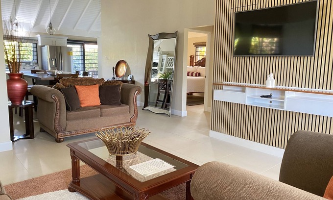 St. Ann's Bay Villa | Orchid Botans w/private chef and beach 2 mins from shopping and food