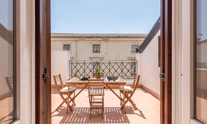 Castellammare Vucciria Apartment | Oretea Apartment with Terrace by Wonderful Italy