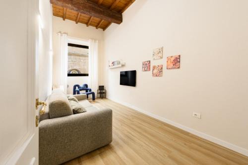 San Giovanni Apartment | Orsanmichele View by Mmega