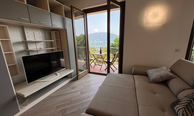 Baveno House | Ortensia house with lake view and garden in Baveno