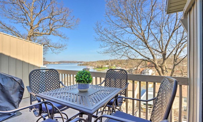 Osage Beach Apartment | Osage Beach Condo with Pools and Boat Dock Access
