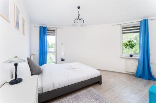 Krakow Apartment | Osiedle Oświecenia Comfort Apartment by BookingHost