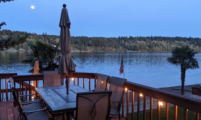 Lakebay House | "Ostrich Nest" private island beachfront with HOT TUB and kayaks