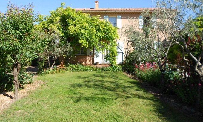 Saint-Saturnin-les-Apt Villa | OULIVADE Luberon in Provence. 4 kms from ROUSSILLON Villa for 6 people