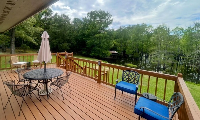 West Monroe House | Our Guests Agree: Beautiful, Clean, Well-equipped