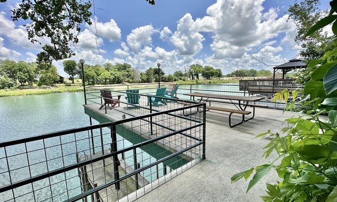 New Braunfels Cottage | Our Lake is Back! Tranquil at any time, but close to the Action.