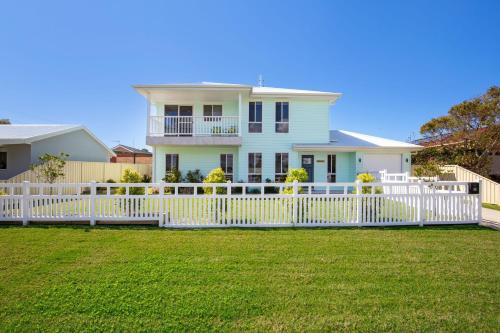 Culburra Beach House | Ours and Yours 5 Mins Walk to Beach
