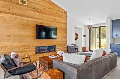 Fredericksburg House | Outbound Ranch Hot Tub Firepit Sauna