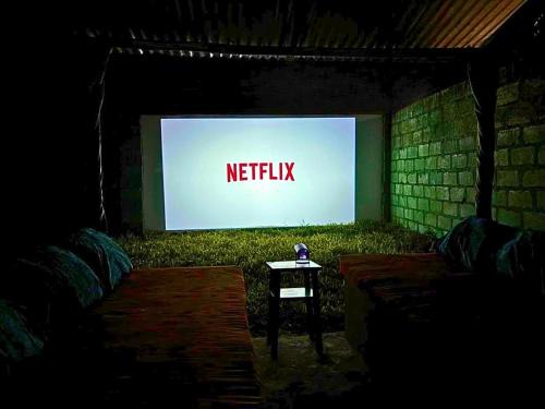 Pingwe House | Outdoor Cinema Group Friendly Retreat