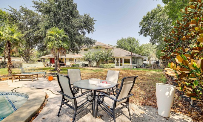 Riverside Terrace Apartment | Outdoor Oasis + Pool: Cozy Houston Studio!