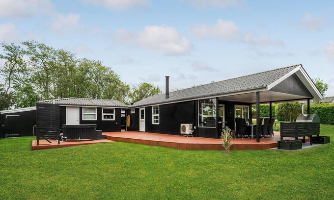 Store Kongsmark House | Outdoor wellness and proximity to the beach await you on vacation in this inviting vacation home.