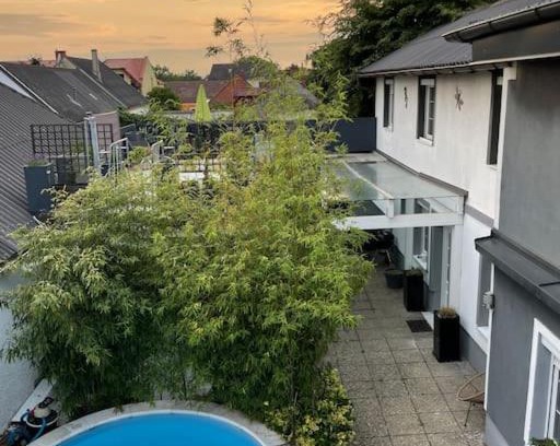 Parndorf House | Outlet Center House, Pool-Jacuzzi-Garden-Sundeck
