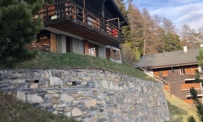 Chandolin Ski Chalet | Outside chalet for 6 people, balcony, terrace and garden Inside : 85 m2, closed entrance hall, livin