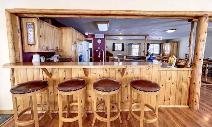 Dayton House | Outstanding Mtn View, 5 bdr sleeps 11, 4400sqft