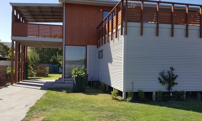 Apollo Bay House | Outstanding pet friendly modern property with all amenities and terrific views.