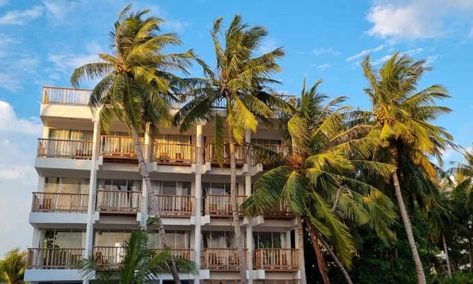 Thulusdhoo Island Hotel | Overlooking ocean that meets cloudless sky, Coral Inn is a sanctuary of serenity