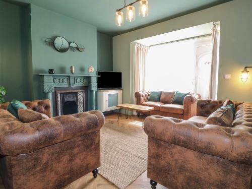 Chesterfield House | Overton