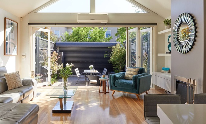 Port Melbourne House | Oxley (Walk to Beach)
