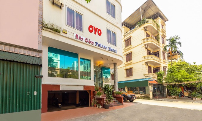 Dich Vong Hau Hotel | OYO 1046 Saigon Palace - Tran Quoc Hoan